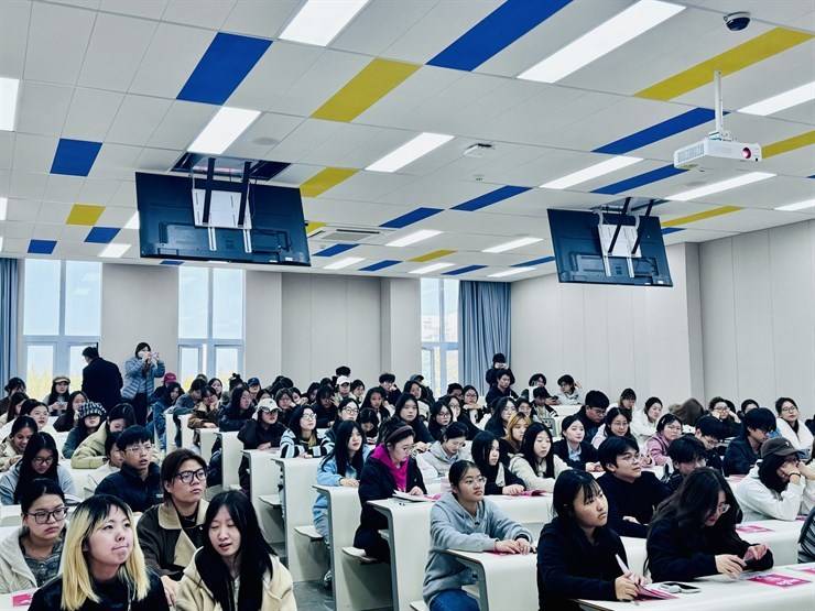 以梦为舟，向公而行——我校成功举办公务员备考讲座活动