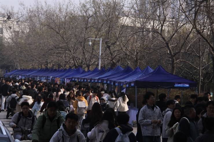 河南大学2026届毕业生春季系列双选会-重点企业专场在金明校区举办