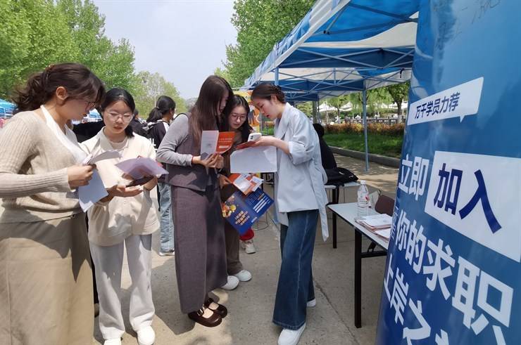 我校举办河南省高校毕业生就业市场商丘分市场暨商丘师范学院2026届毕业生春季双选会