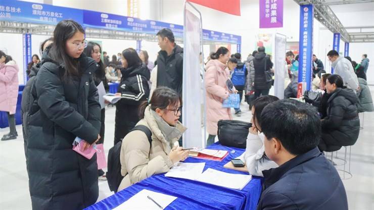 我校举办2025届毕业生“宏志助航”专场双选会