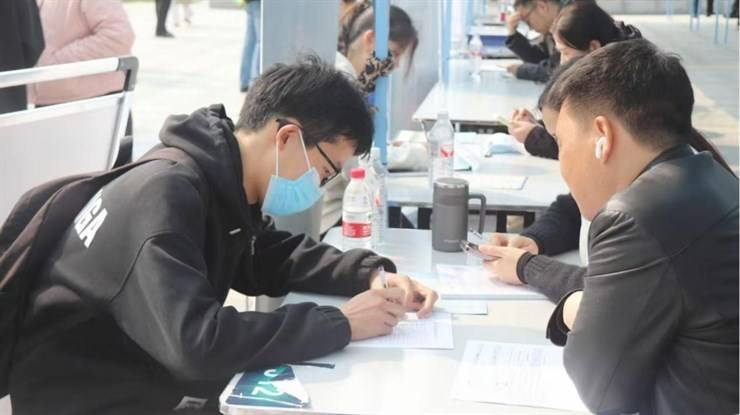 我校举办2026届毕业生就业商丘专场双选会