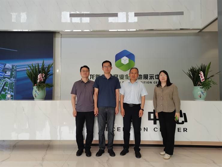 智能纺织与织物电子学院赴中维化纤股份有限公司开展走访校友、访企拓岗和校企合作对接活动