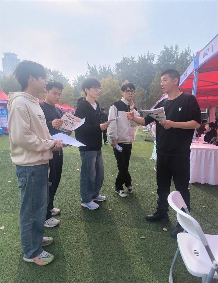 “豫荐未来·青春启航”中原校区2025年金秋校园双选会成功举办