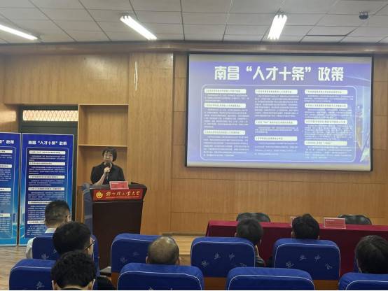 学校与南昌市经开区新建人才工作站