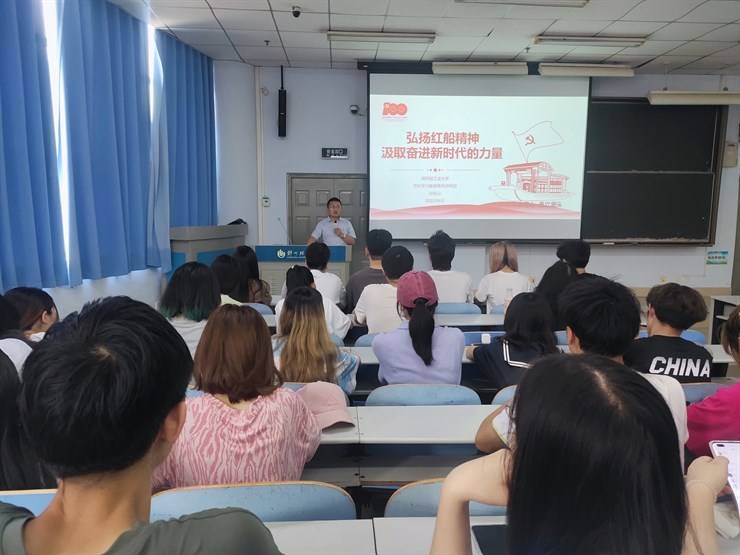 大学生就业创业工作室开展党史学习教育主题团课活动