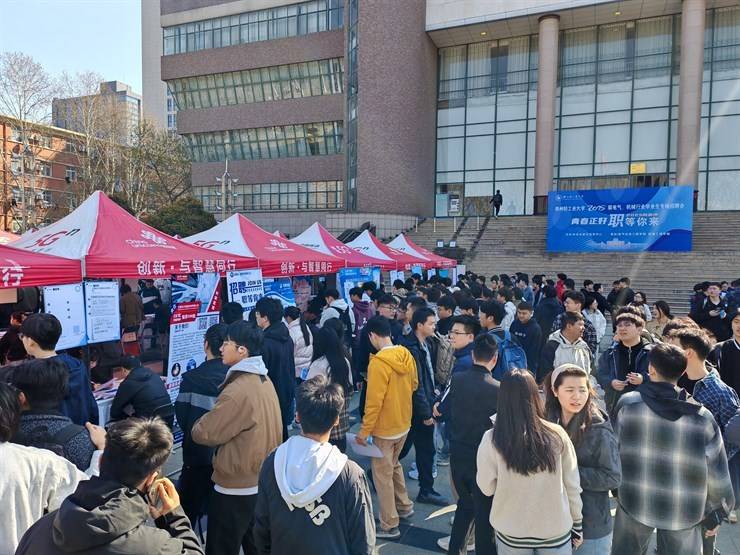 学校成功举办电气、机械行业2025届毕业生专场双选会