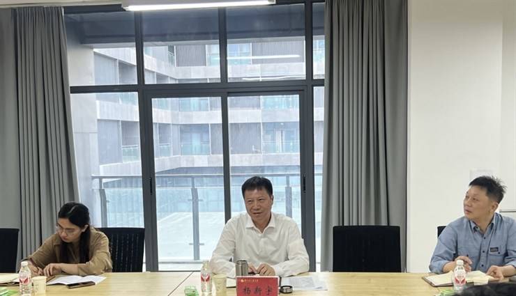 校党委副书记杨新宇深入艺术设计学院调研指导就业创业工作