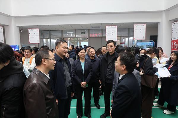学校举办2026届经管政法类毕业生就业专场双选会