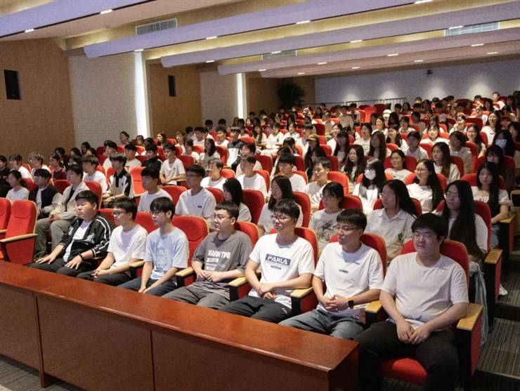 建筑工程学院组织召开2025届毕业生岗位实习暨就业诚信动员大会