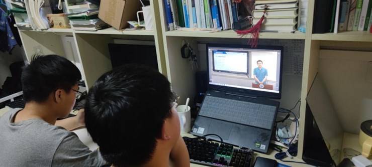 机电工程学院组织学生观看“互联网+就业指导” 公益直播课