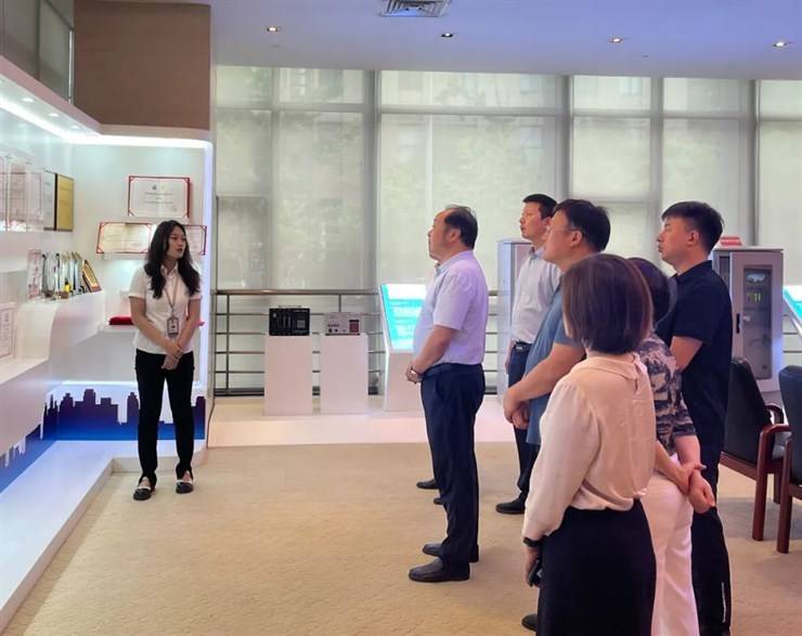 【访企拓岗搭平台 合作共赢谱新篇】校长薄新党带队开展“访企拓岗促就业”专项行动