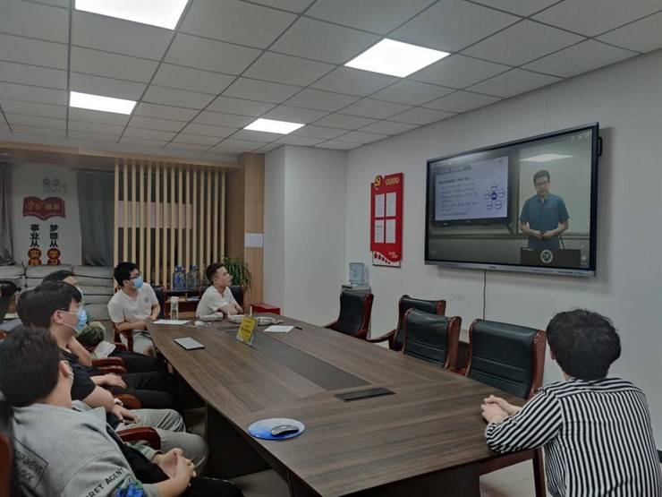 机电工程学院组织学生观看“互联网+就业指导” 公益直播课