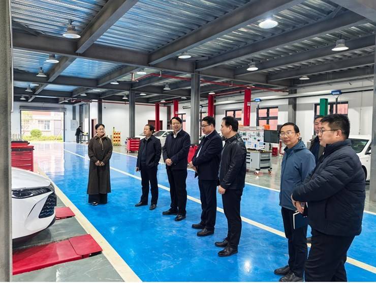 校领导深入新能源与智能汽车学院调研指导工作