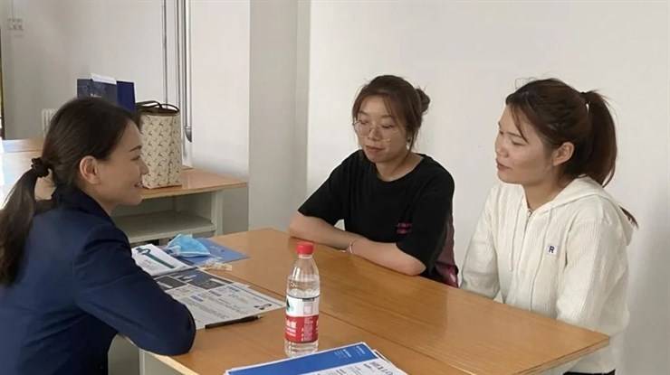 梦想起航 助力就业|河南应用技术职业学院2023年财经商贸类春季招聘会顺利举行