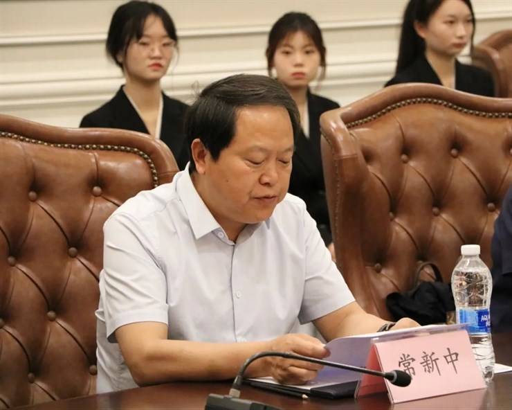 河南应用技术职业学院&郑州华强方特酒店管理有限公司人才定向培养班第一届入职仪式暨第二届开班仪式圆满举行