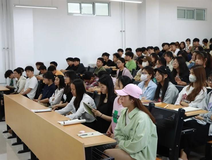 建筑工程学院举办2025届毕业生专场宣讲会（一）