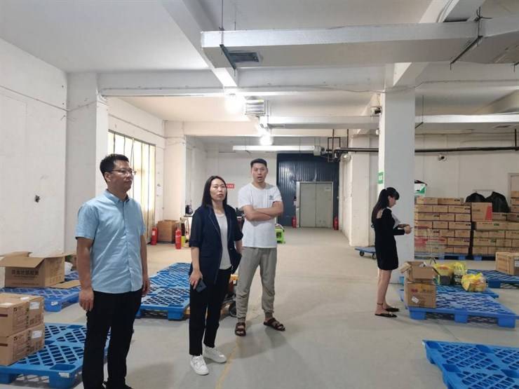 医药学院党总支书记带队开展“访企拓岗”促就业专项行动