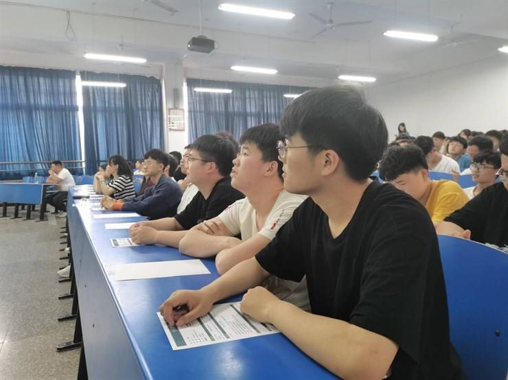 信息工程学院2022届毕业生招聘会首场宣讲开讲啦