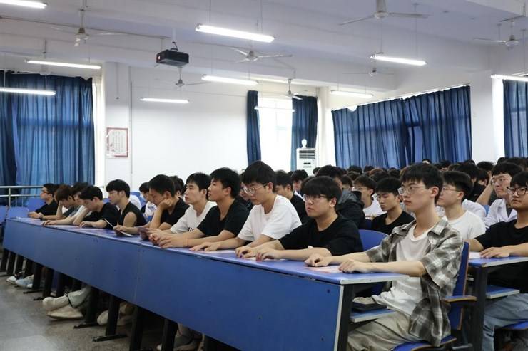 护理学院召开2024年征兵宣讲会