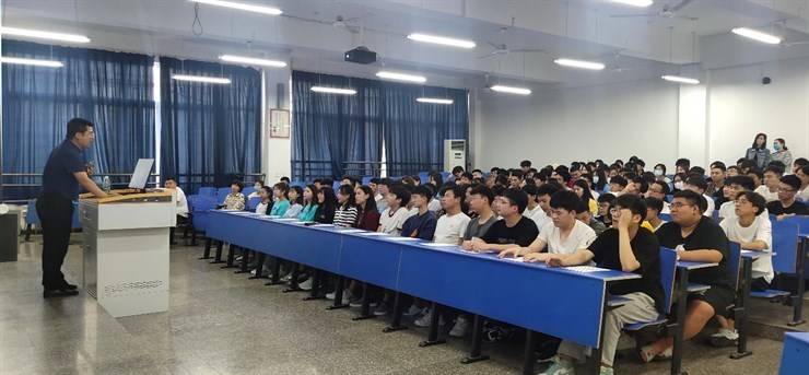 信息工程学院2022届毕业生招聘会首场宣讲开讲啦