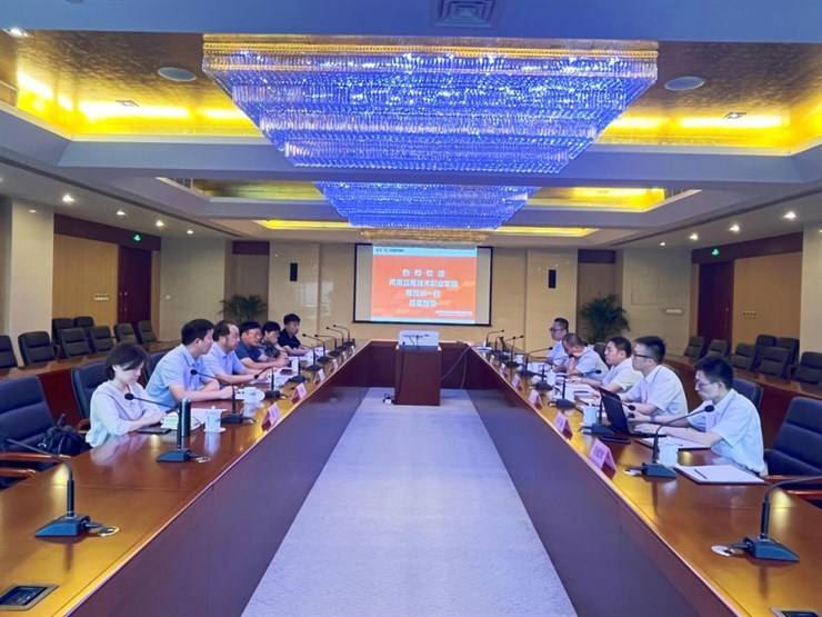 【访企拓岗搭平台 合作共赢谱新篇】校长薄新党带队开展“访企拓岗促就业”专项行动