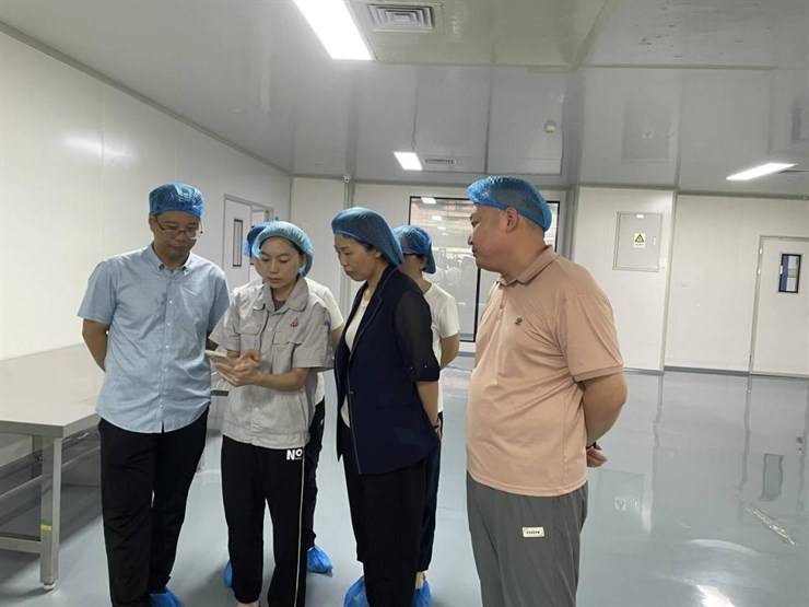 医药学院党总支书记带队开展“访企拓岗”促就业专项行动