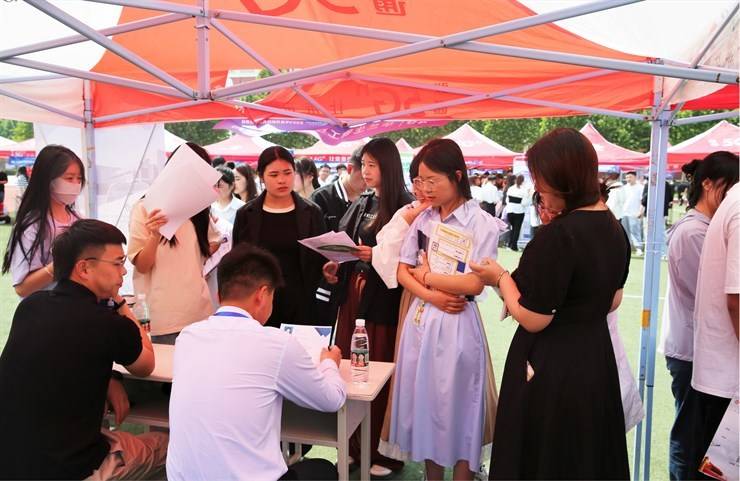 我校成功举办2023年医药制药类春季双选会