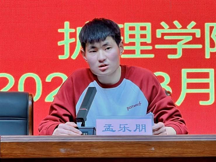 护理学院开展“用青春铸就梦想，用志愿浇灌希望”暨杰出校友回母校活动