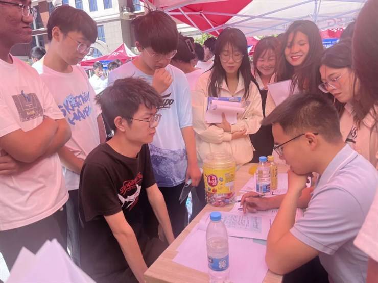 商学院2024年商贸建工类春季招聘会顺利举行