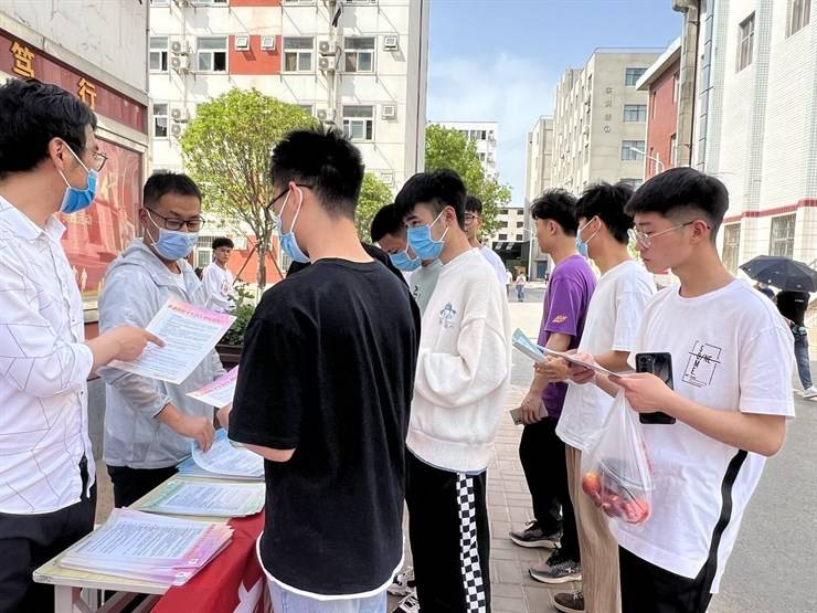 我校开展2022年就业创业政策宣传活动月活动