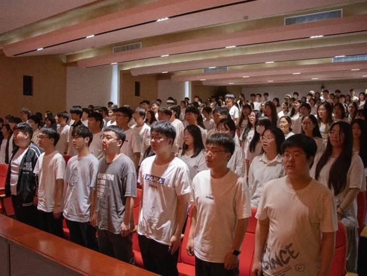 建筑工程学院组织召开2025届毕业生岗位实习暨就业诚信动员大会