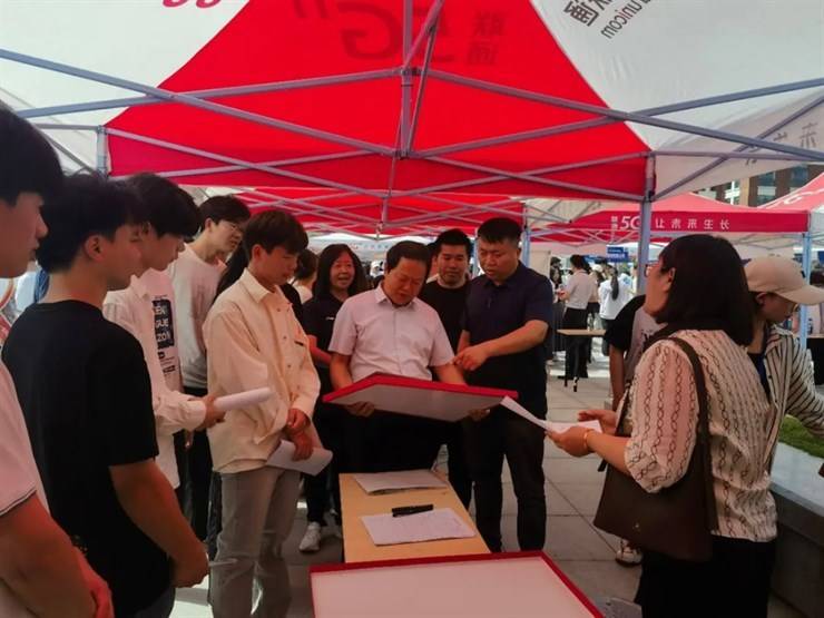 信息工程学院成功举办2024年双选会企业与学生共筑就业梦想