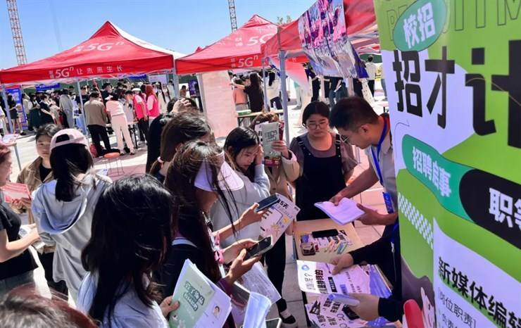 商学院2024年商贸建工类春季招聘会顺利举行