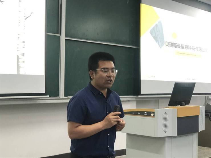 信息工程学院2022届毕业生招聘会首场宣讲开讲啦