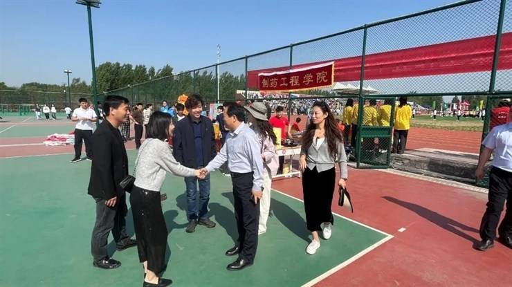 北京同仁堂科技发展股份有限公司到我校开展企业文化进校园活动