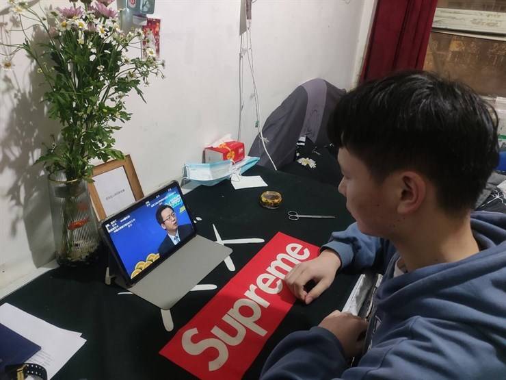 护理学院组织2022届毕业生 观看《多措并举，蓄力就业新征程》直播课