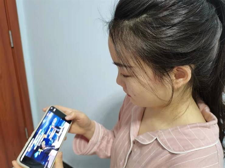 护理学院组织2022届毕业生 观看《多措并举，蓄力就业新征程》直播课