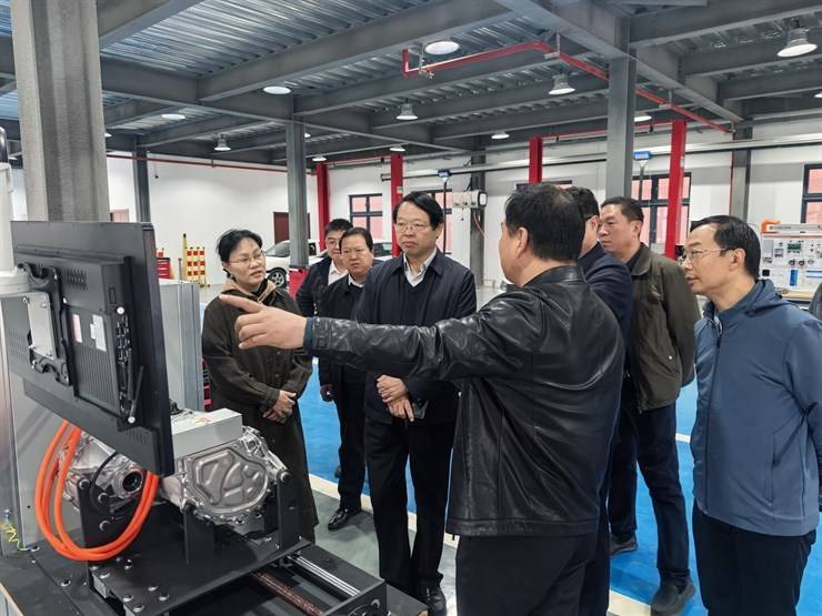 校领导深入新能源与智能汽车学院调研指导工作