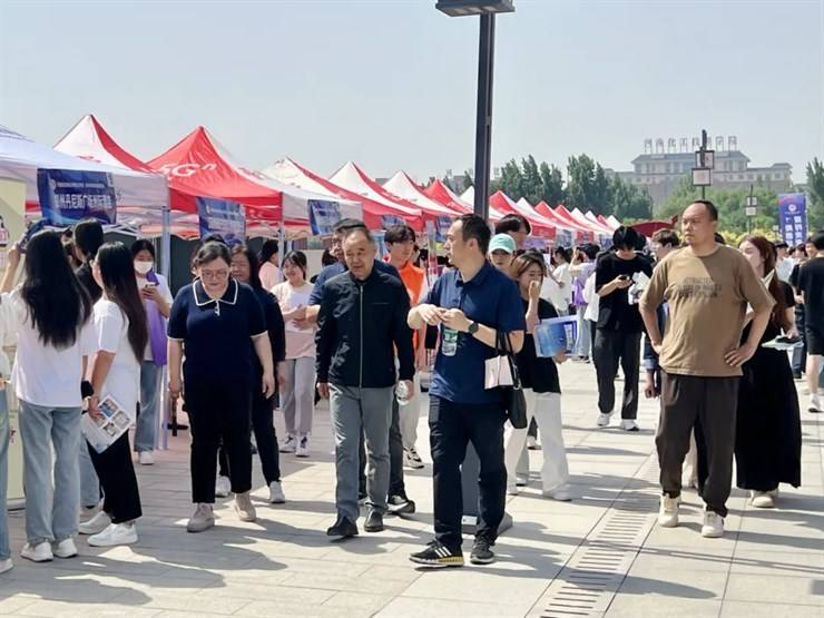 豫见未来，青春启航！经济管理学院成功举办2024年春季双选会