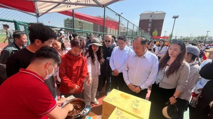 北京同仁堂科技发展股份有限公司到我校开展企业文化进校园活动