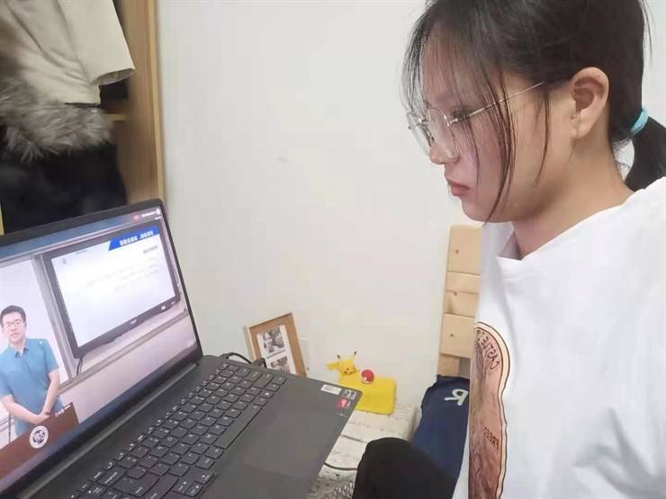 护理学院组织19级毕业生观看“互联网+就业指导”公益直播课第二期