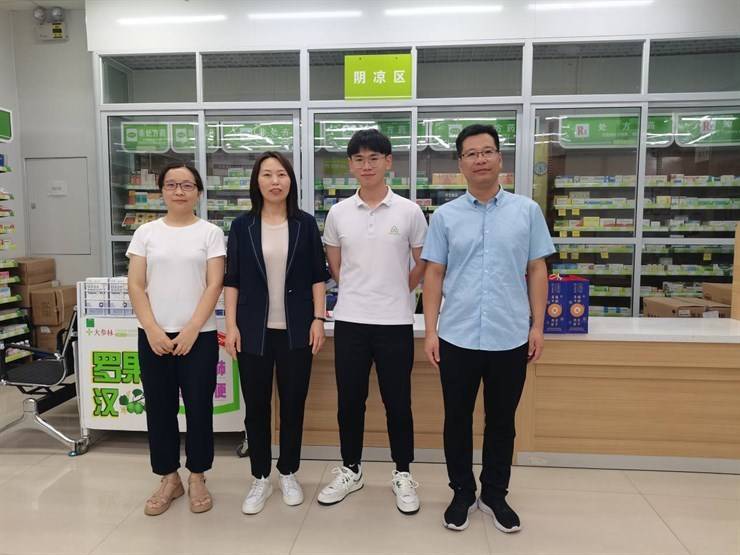 医药学院党总支书记带队开展“访企拓岗”促就业专项行动