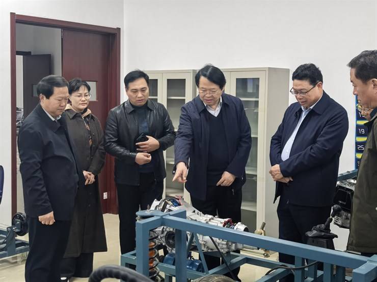校领导深入新能源与智能汽车学院调研指导工作