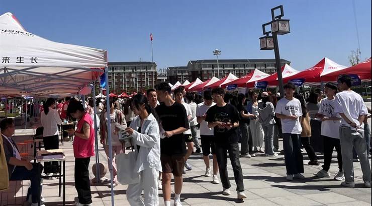 商学院2024年商贸建工类春季招聘会顺利举行