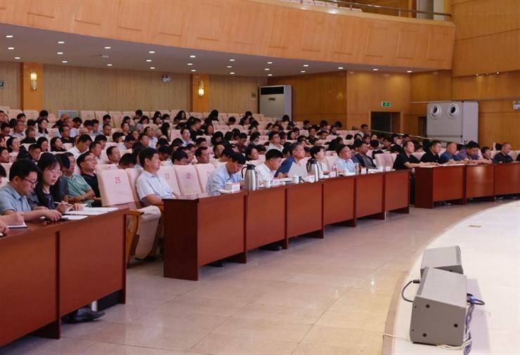校党委书记张宝锋讲授深入贯彻中央八项规定精神学习教育专题党课