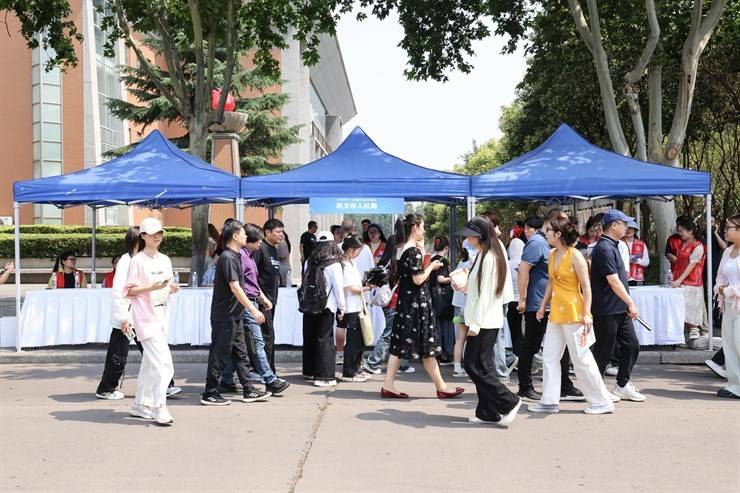 我校成功举办2025年就业实习双选会