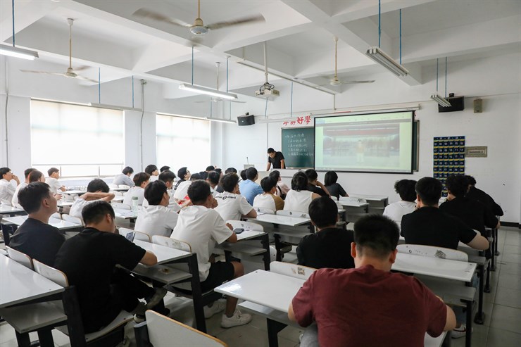 我校成功举办2025年就业实习双选会