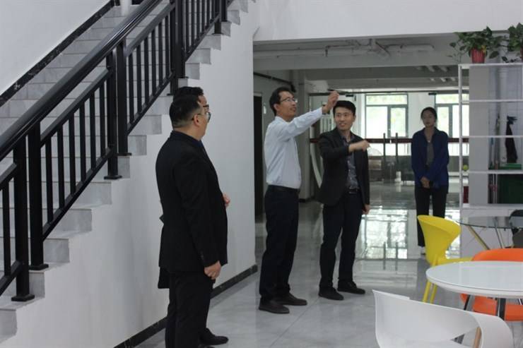 我校党委副书记、副校长杜建松带队开展访企拓岗活动