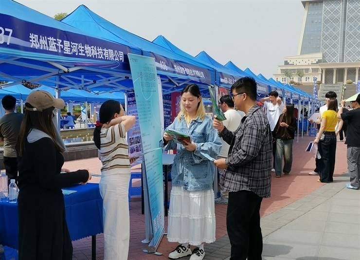 郑州西亚斯学院双选会：春招接力，为理工艺术生 “职” 引未来