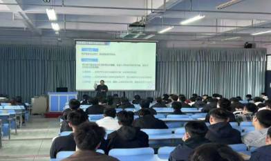 精准备赛·规划先行  鹤壁车院职规赛培训护航成长